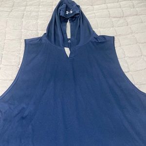 Men’s XXL Under Armour sleeveless hooded shirt EUC